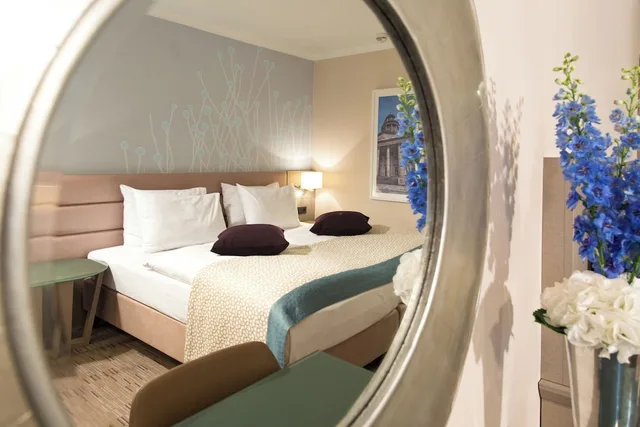 غرفة قياسية بسرير كينج في طابق مرتفع، Crowne Plaza Berlin City Centre Ku damm 4/7