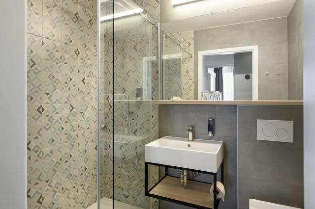 غرفة قياسية ثلاثية بسرير مزدوج وسرير فردي، B&B Hotel Ljubljana Park 4/4