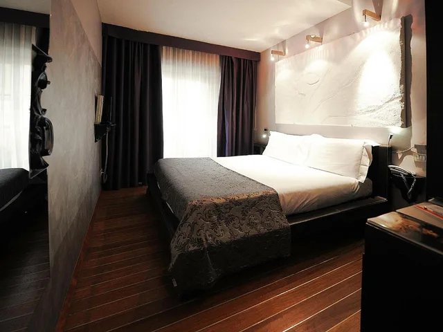 Classic, Double Bed, Borghese Palace Art Hotel 2/5