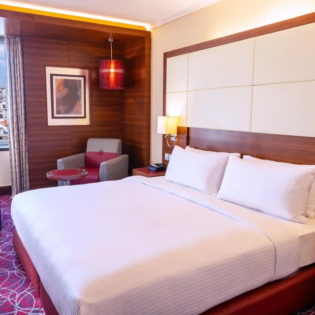 غرفة بريميوم بسرير كينج، Crowne Plaza Hotel Amman 2/7