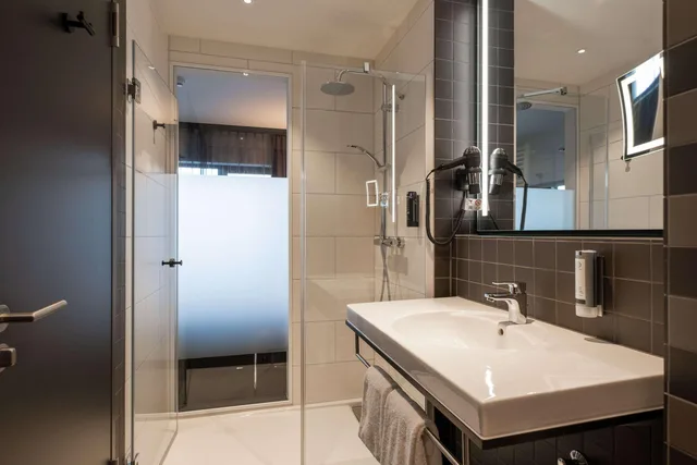 Theme، V8 Hotel Koln @ Motorworld 10/10