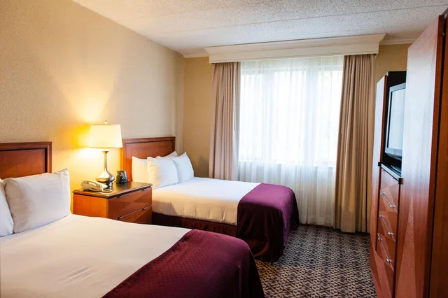 جناح ركني بسريرين مزدوجين بغرفة نوم واحدة، DoubleTree Suites by Hilton Hotel Mt. Laurel 3/6