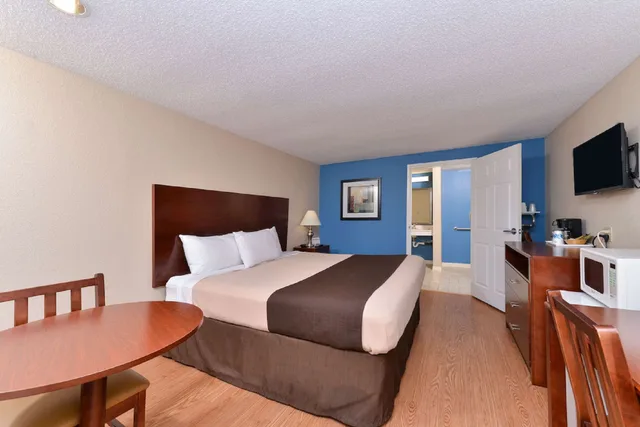 Efficiency, Double Bed, Smoking، Americas Best Value Inn St. Clairsville/Wheeling 1/4
