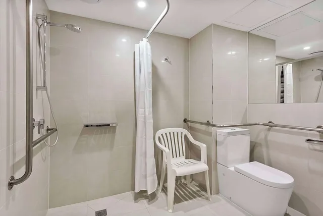 غرفة بسرير كوين لذوي الإعاقة، Quality Hotel Manor 4/4