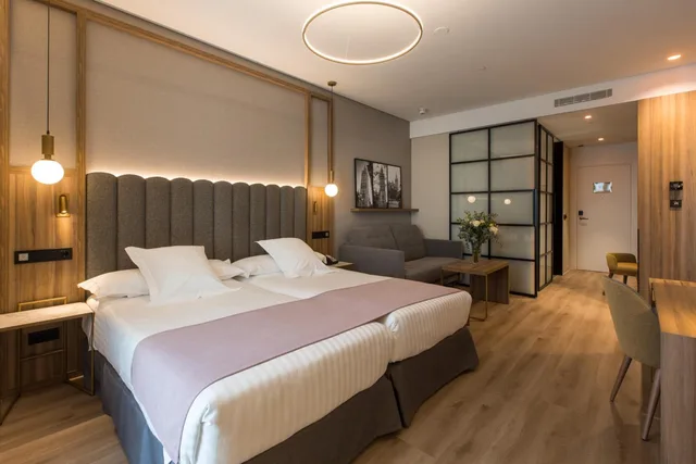 غرفة بثلاثة أسرّة مع سرير إضافي، Giralda Center Hotel 2/2