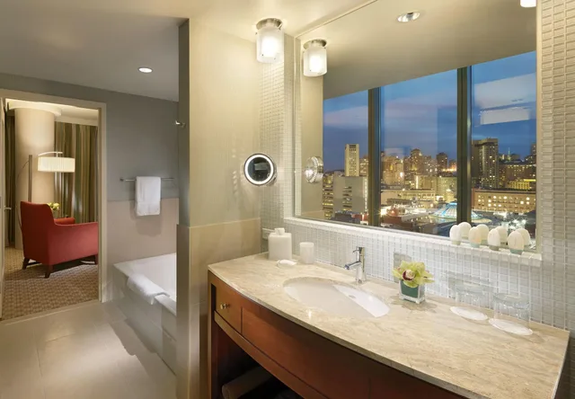 جناح جونيور ركني بسريرين مزدوجين بإطلالة، Intercontinental San Francisco Hotel 2/2