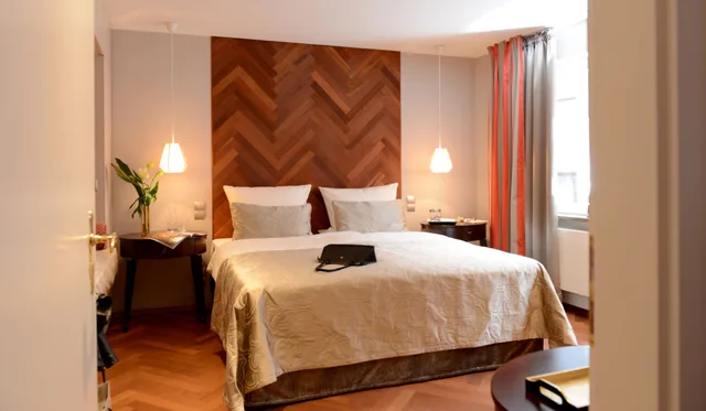 غرفة ديلوكس رباعية بسرير كينج وسرير كوين، Romantik Hotel Markusturm 3/10