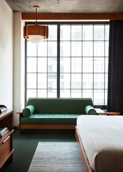 Skyline, Medium, Deluxe, King Bed، Ace Hotel Brooklyn 2/2
