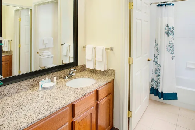 جناح بسرير كوين بغرفة نوم واحدة مع أريكة، Residence Inn Dallas Park Central 3/3