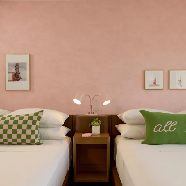 غرفة بسريرين كوين في طابق مرتفع، Renaissance Austin Downtown Hotel 3/11