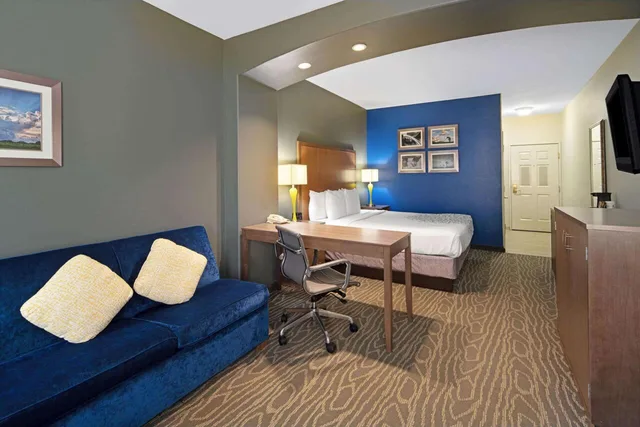 غرفة تنفيذية بسرير كينج، La Quinta Inn And Suites By Wyndham Mercedes 3/5