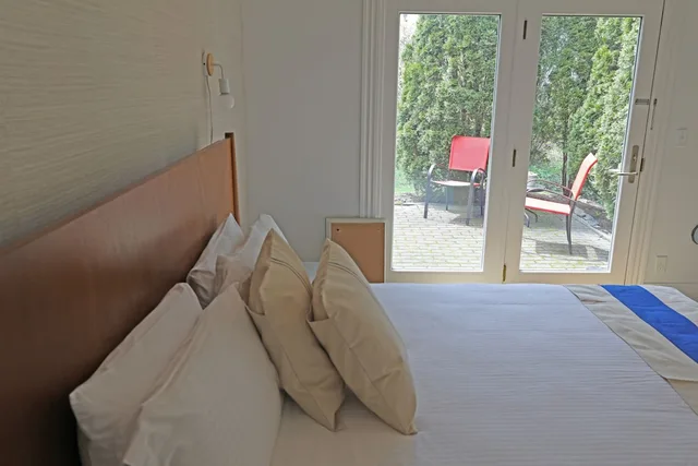 غرفة بسرير كينج بشرفة، The Hotel Marblehead 2/2