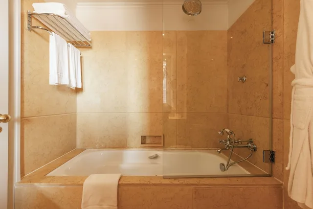 جناح بريميوم بسرير كينج وسريرين منفصلين، Hotel Infante Sagres Porto 4/4