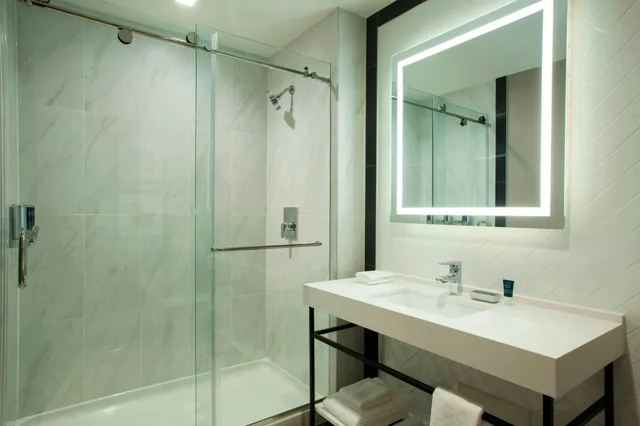 غرفة بسرير كينج، Four Points By Sheraton Manhattan Midtown West 4/4