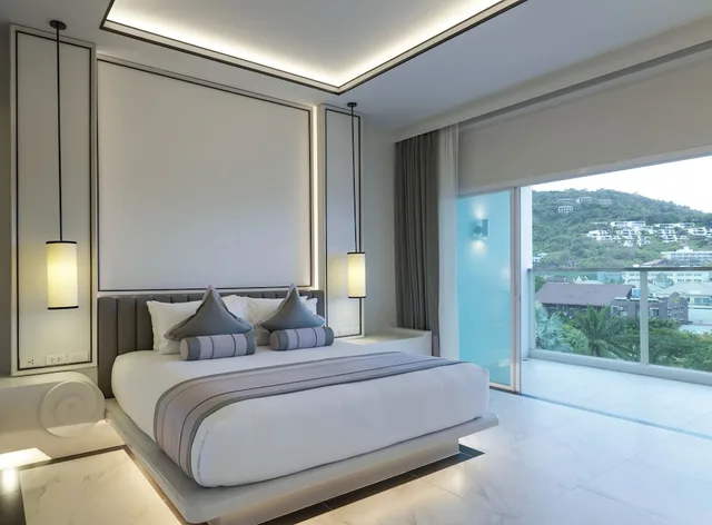 غرفة ديلوكس بسرير كينج بإطلالة على المسبح، Chanalai Romantica Resort, Kata Beach - Adults Only 1/4