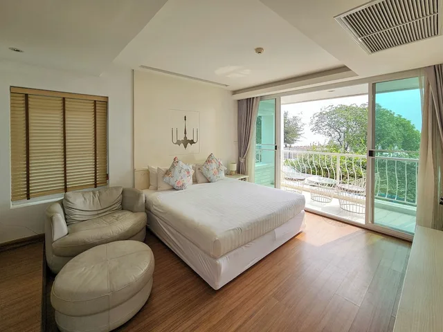 غرفة بسرير كينج بإطلالة على البحر بشرفة، Verano Beach Villa 1/3