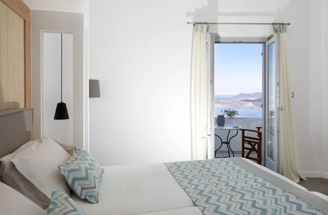 جناح غراند بسريرين منفصلين بإطلالة على البحر بشرفة بغرفتي نوم مع أريكة، Volcano View Hotel 9/10