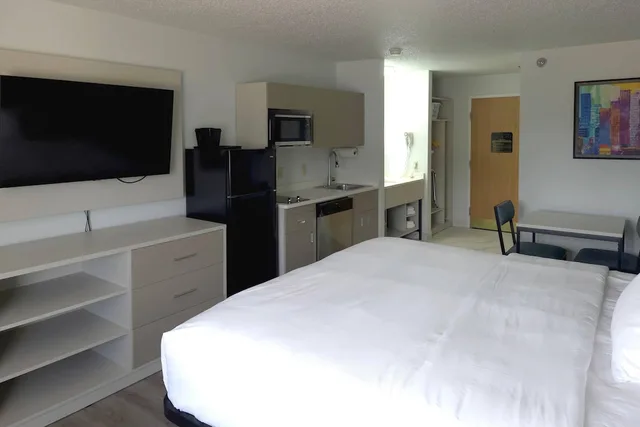غرفة بسرير كينج، MainStay Suites LeClaire - Quad Cities 2/2