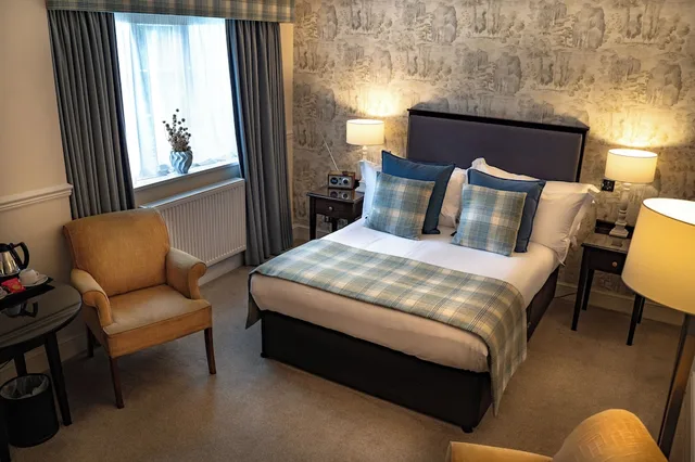 Comfy, Courtyard, Double Bed، Charingworth Manor 2/6