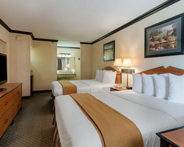 غرفة قياسية بسريرين كوين، Quality Inn Suites Lufkin 1/7