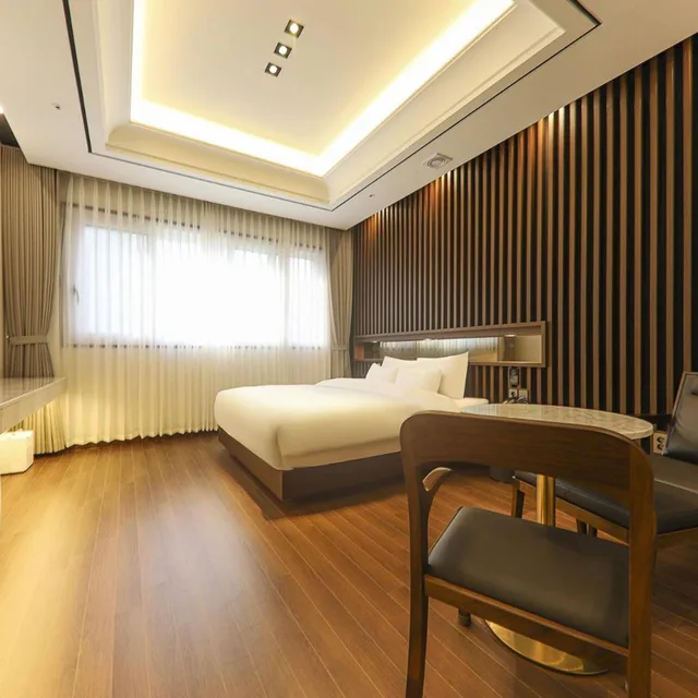 غرفة ديلوكس بسرير مزدوج بحوض استحمام، Hotel Demer 6/10