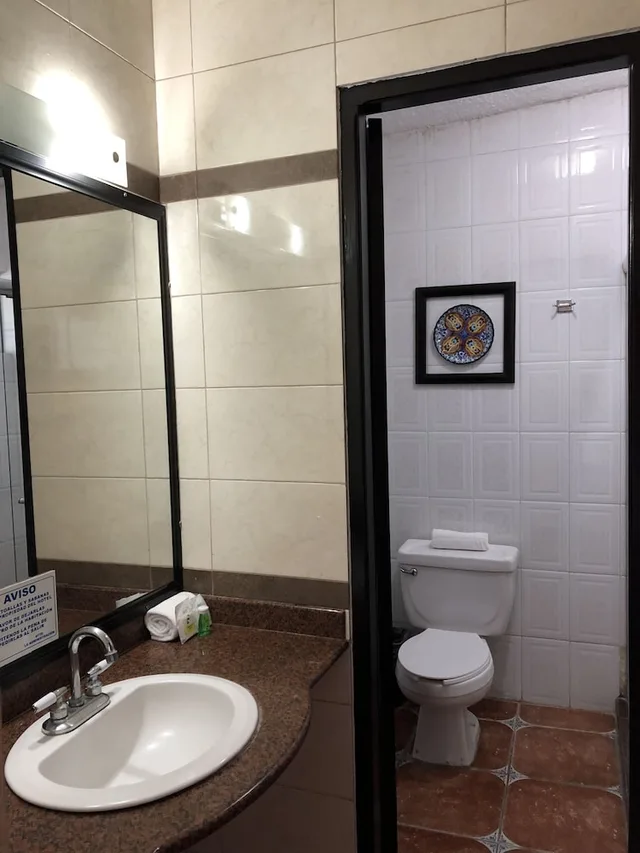 غرفة جونيور بسرير كينج وسريرين مزدوجين بغرفتي نوم، VF Villa Florencia Hotel 6/6