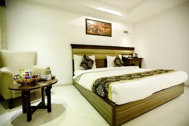 Superior, Queen Bed, City View, The Grand Radiant 4/7