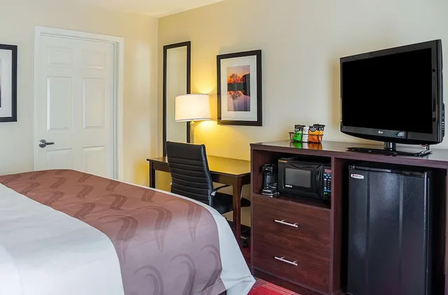 Standard, King Bed, Quality Inn Vicksburg 8/10