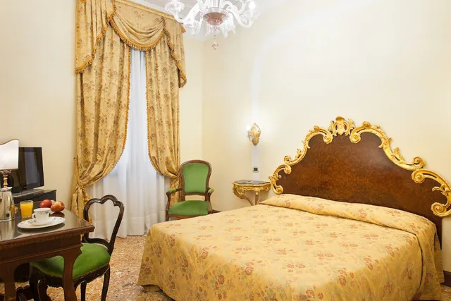 غرفة قياسية بسرير مزدوج أو سريرين منفصلين، Hotel San Cassiano Residenza D epoca Ca favretto 2/5
