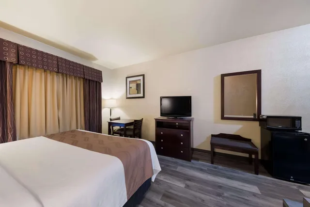غرفة بسرير كينج، Quality Inn & Suites Terrell 2/6