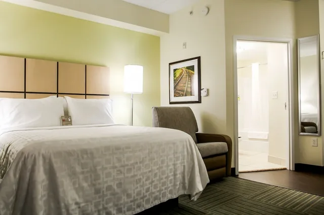 جناح بسرير كوين، Candlewood Suites Richmond North Glen Allen 1/6