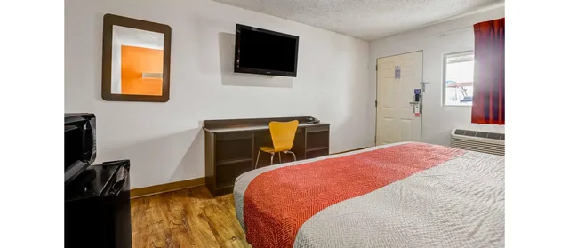 1 King Bed - Mobil Access Tub Nsmk Micfridg، Motel6 Clovis, NM 3/7