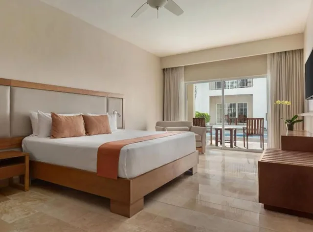غرفة ديلوكس بسرير مزدوج بإطلالة على المسبح، Sunscape Coco Punta Cana 2/2