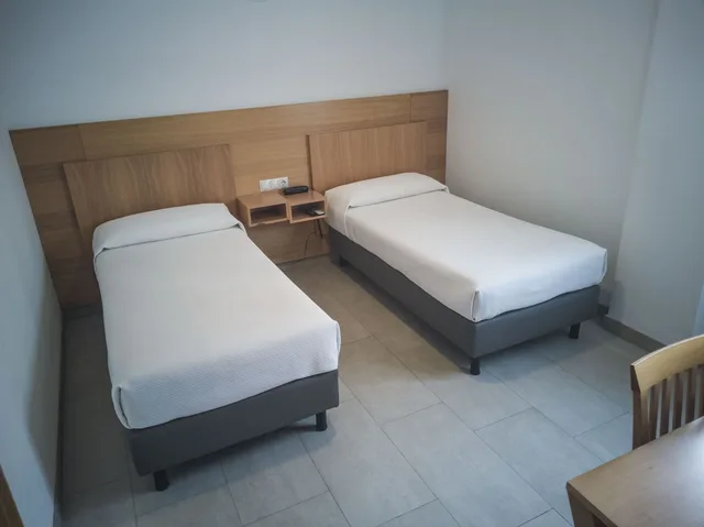 غرفة بسريرين منفصلين، Hotel Abadi 2/3