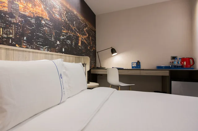 Room, Double Bed, No Window, Accessible، AIRLINE INN KAOHSIUNG STATION 2/4