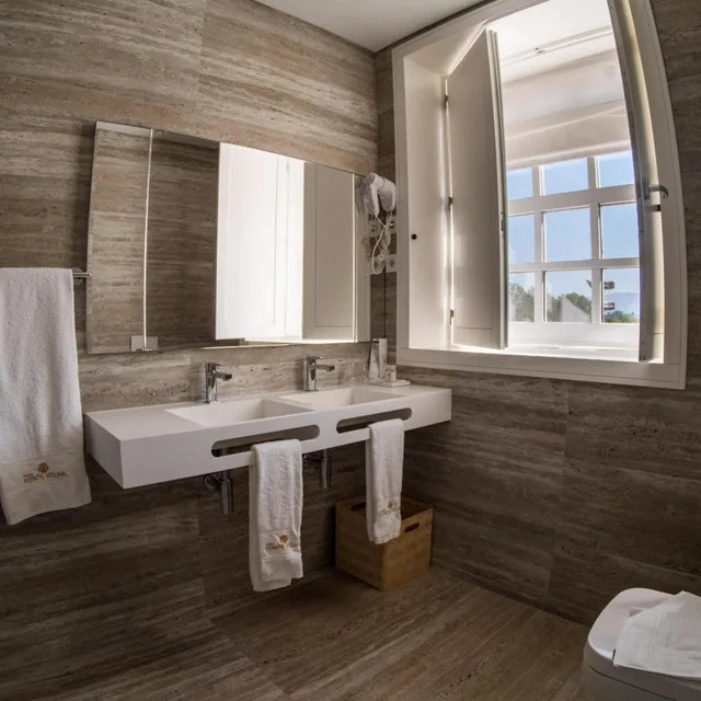 غرفة ثلاثية، Hotel Fonte Velha 3/3