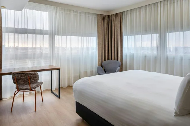 1 Bedroom, Apartment, King Bed, Urban View, Sofa, Bathtub, Middle Floor، Residence Inn by Marriott Lille 2/4