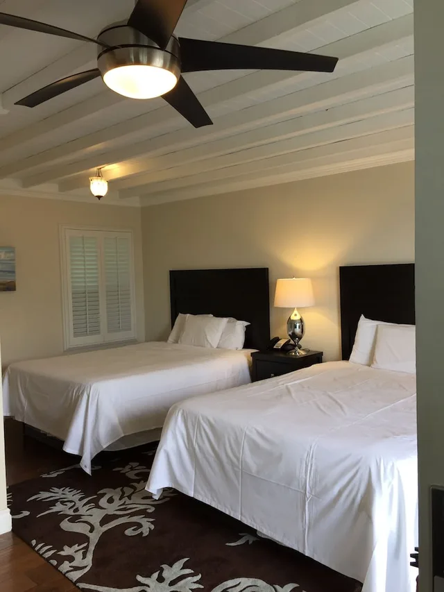 غرفة سيغنتشر بسريرين كوين، Beach Bungalow Inn and Suites 1/4