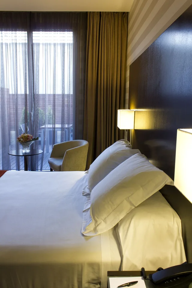 Room, Single, Double Bed, Zenit Pamplona 3/4