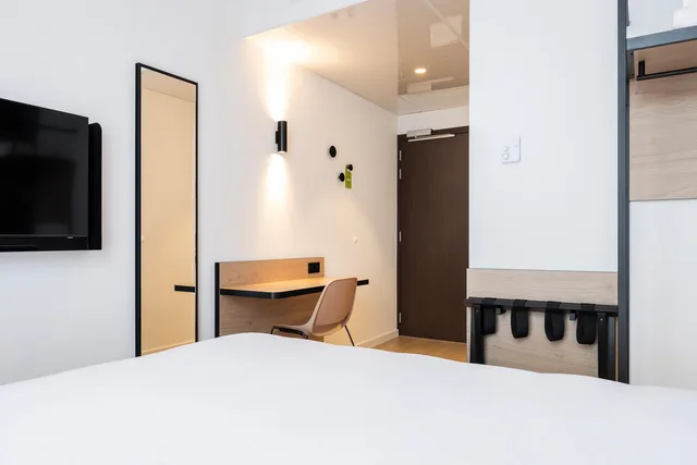 غرفة بسرير كوين، B&B HOTEL Mechelen 1/2