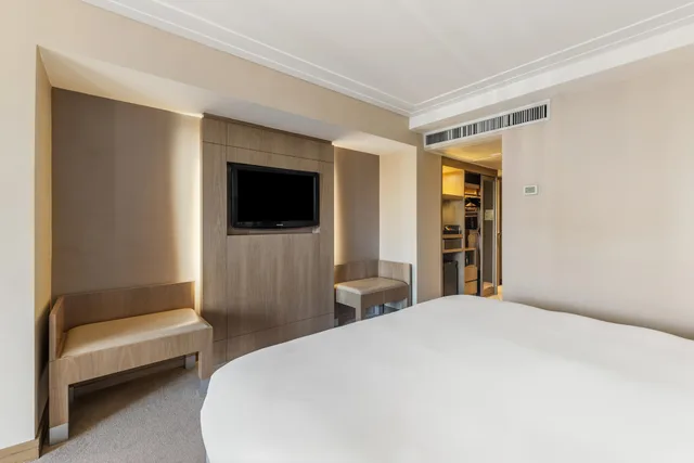 غرفة كلاسيكية بسرير كينج بشرفة مع دخول صالة النادي للمدخنين، Intercontinental Sao Paulo 7/10