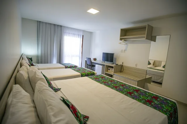 غرفة قياسية رباعية بسريرين منفصلين وسرير كينج بإطلالة على الحديقة، Viva Barra Hotel Pousada 2/3