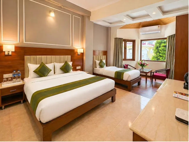Superior, Triple, 1 Queen and 1 Single Bed, Balcony, Garden Access، Riverside Resort 4/8
