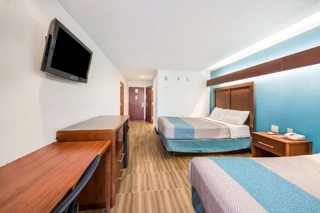 Room, 2 Queen Beds, Golden Isles Inn & Suites Brunswick South 7/7