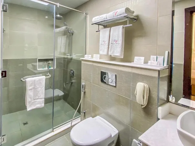بنغل بسرير مزدوج بإطلالة على المسبح، Mirage Bab Al Bahr Beach Hotel 7/7