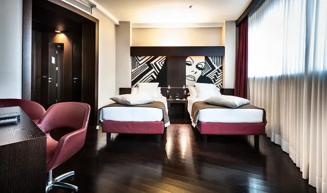 Premium, Twin Beds, Corner, Crowne Plaza Milan City 4/9