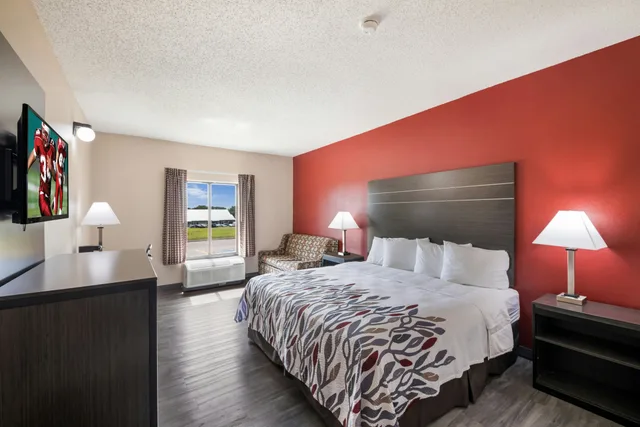 غرفة سوبيريور بسرير كينج لذوي الإعاقة، Red Roof Inn & Suites Austin East - Manor 2/4