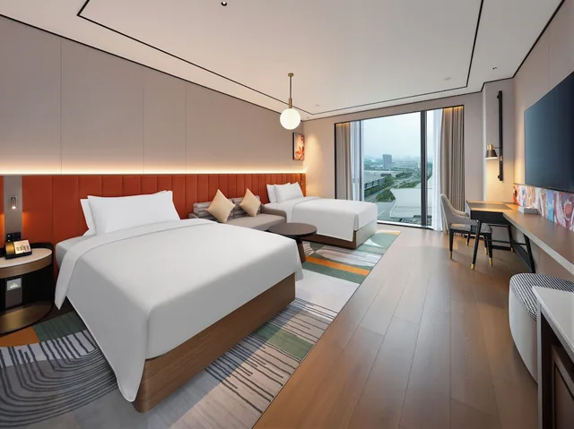 Deluxe, Twin Beds, Hilton Garden Inn Foshan Tanzhou ICEC 2/2