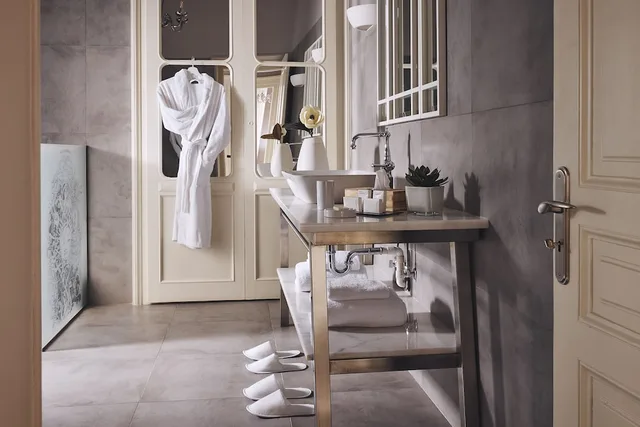 Metropolitan, Executive, Studio, Suite, King Bed, Garden View، Bohemian Suites Athens 3/3