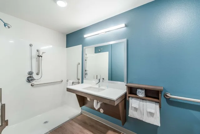 غرفة بسرير كينج لذوي الإعاقة، WoodSpring Suites Tucson - South 3/4